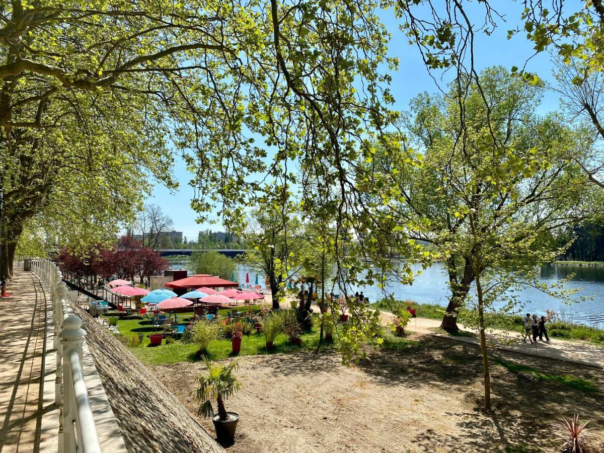 Charmant F1 Avec Terrasse Et Vue Sur Jardin Arbore - Fraicheur Naturelle Du Rez De Jardin - Parking Bellerive-sur-Allier Exteriér fotografie